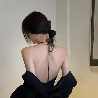 白色，红色与...